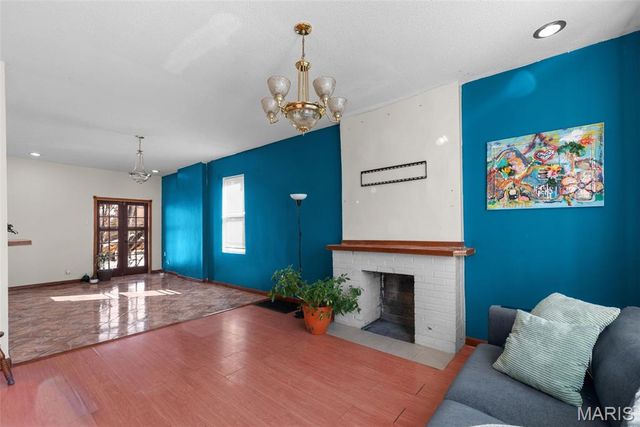 915 Bates Street, St Louis, MO 63111