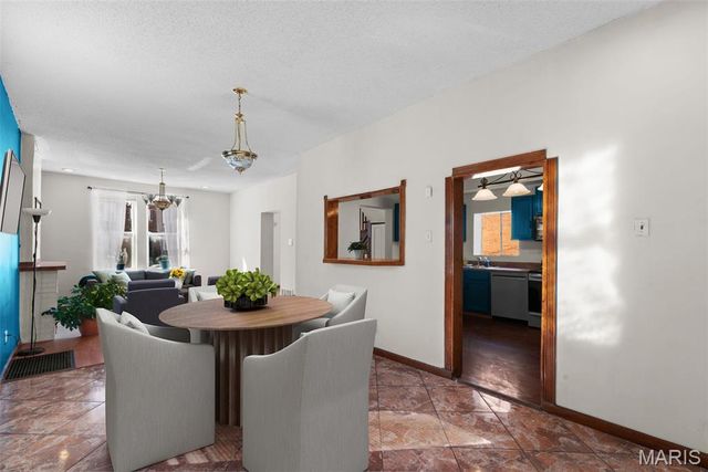 915 Bates Street, St Louis, MO 63111