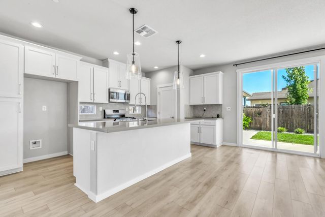 12182 Hetch Hechy Dr, Rancho Cordova, CA 95742