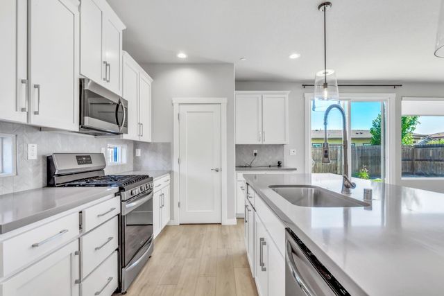 12182 Hetch Hechy Dr, Rancho Cordova, CA 95742