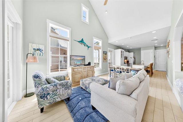140 Social Circ 3-305, Port Aransas, TX 78373