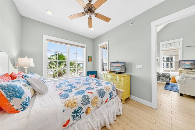 140 Social Circ 3-305, Port Aransas, TX 78373