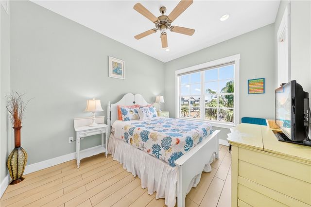 140 Social Circ 3-305, Port Aransas, TX 78373