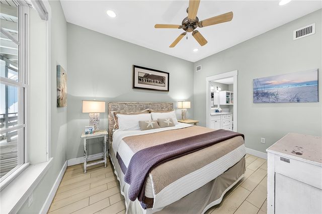 140 Social Circ 3-305, Port Aransas, TX 78373