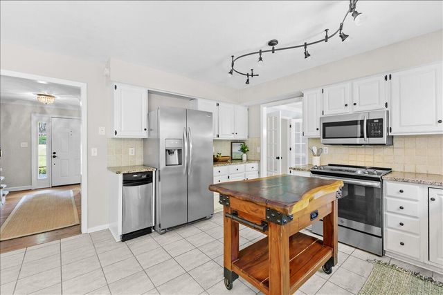 4300 Kings Chase DR, Roanoke, VA 24018