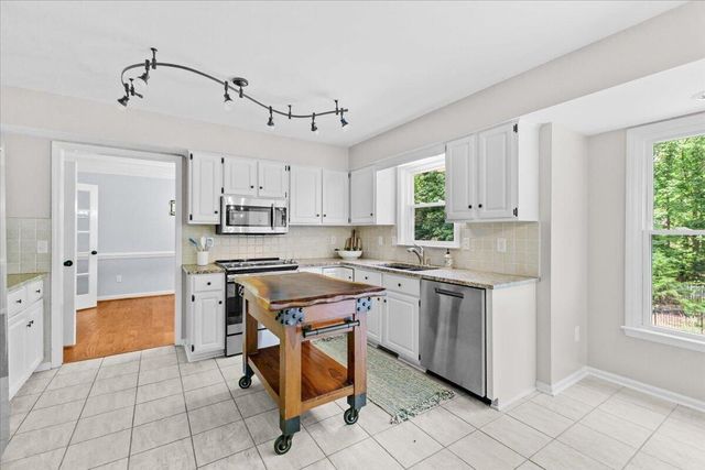 4300 Kings Chase DR, Roanoke, VA 24018