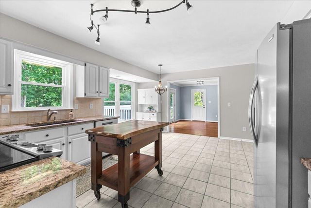 4300 Kings Chase DR, Roanoke, VA 24018