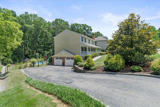 4300 Kings Chase DR, Roanoke, VA 24018
