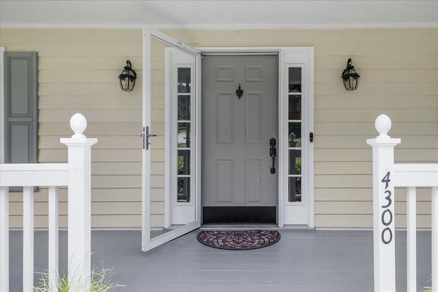 4300 Kings Chase DR, Roanoke, VA 24018