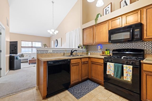 3020 Hoffman Street, Plano, IL 60545