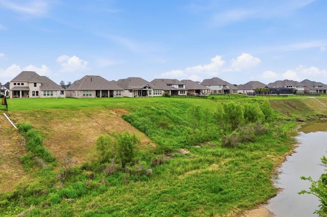 208 Peninsula Point Drive, Montgomery, TX 77356