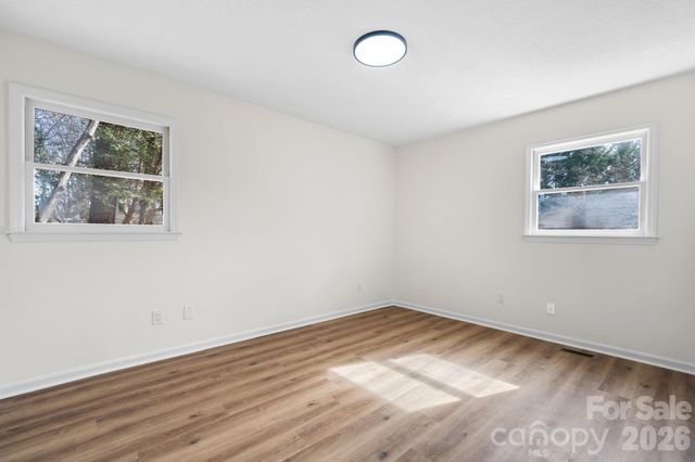 196 25th Street NW, Hickory, NC 28601