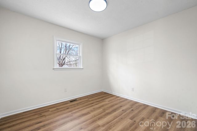 196 25th Street NW, Hickory, NC 28601