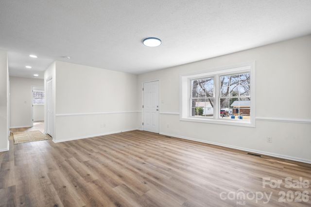 196 25th Street NW, Hickory, NC 28601