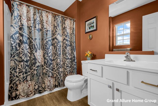 135 Brynwood Avenue, Holland Twp, MI 49423