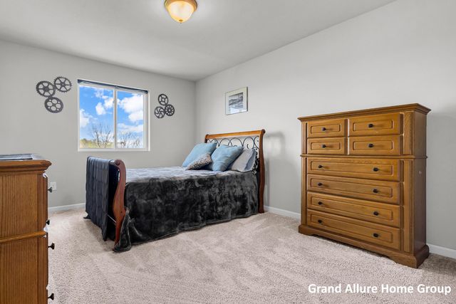 135 Brynwood Avenue, Holland Twp, MI 49423