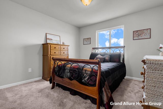 135 Brynwood Avenue, Holland Twp, MI 49423