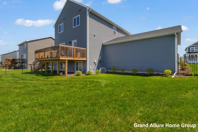 135 Brynwood Avenue, Holland Twp, MI 49423