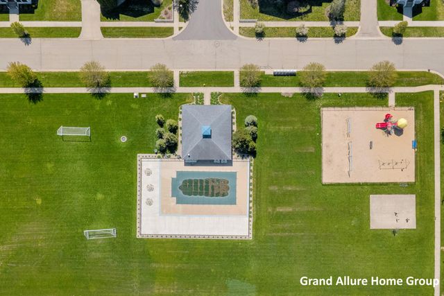 135 Brynwood Avenue, Holland Twp, MI 49423