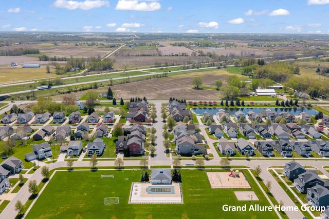 135 Brynwood Avenue, Holland Twp, MI 49423