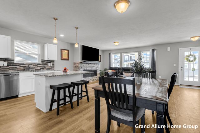 135 Brynwood Avenue, Holland Twp, MI 49423