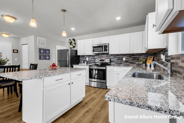 135 Brynwood Avenue, Holland Twp, MI 49423