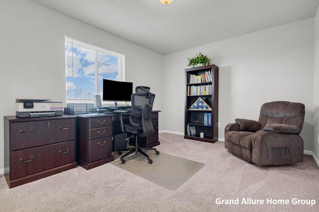 135 Brynwood Avenue, Holland Twp, MI 49423