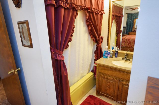 5747 E 620 Road, Locust Grove, OK 74352