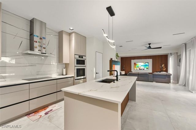 1991 MORNING SUN LN, Naples, FL 34119