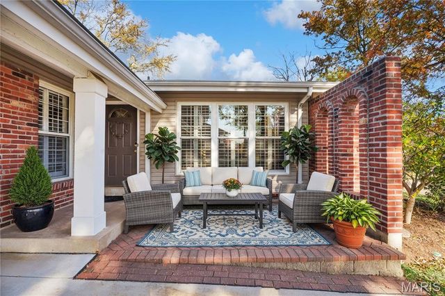 1009 Summer Tree Drive, Ballwin, MO 63011