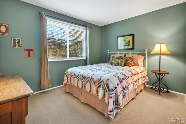 1009 Summer Tree Drive, Ballwin, MO 63011