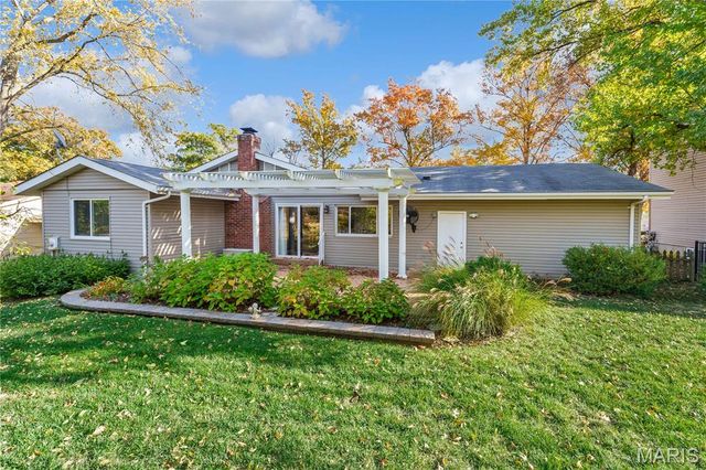 1009 Summer Tree Drive, Ballwin, MO 63011