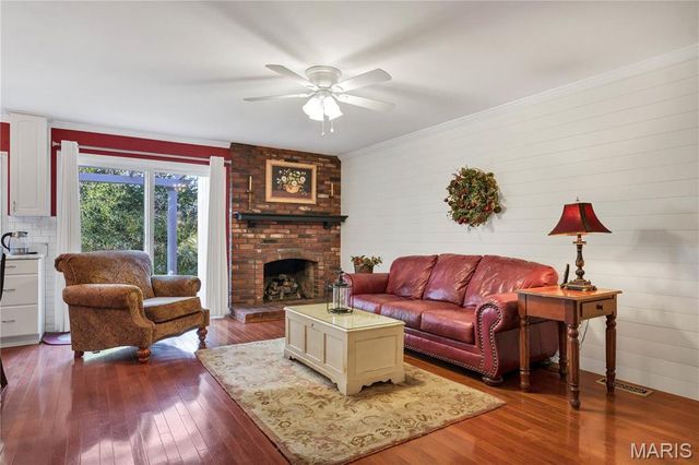 1009 Summer Tree Drive, Ballwin, MO 63011