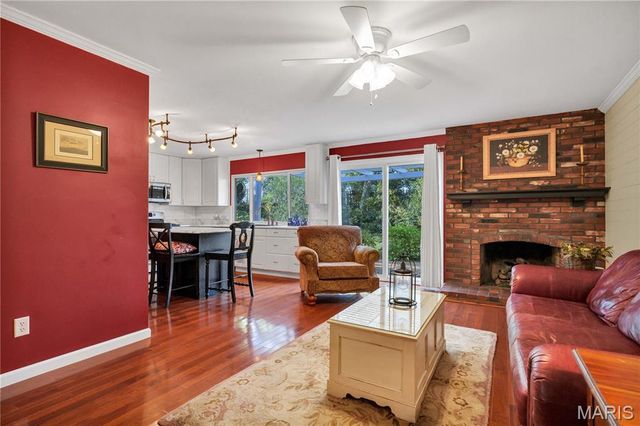 1009 Summer Tree Drive, Ballwin, MO 63011