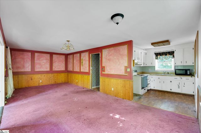 5454 Highway 11, Pickens, SC 29691