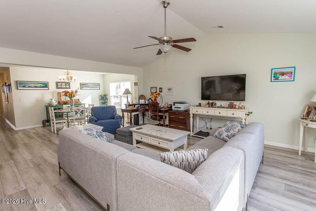 2086 Castlebridge Court NW, Calabash, NC 28467