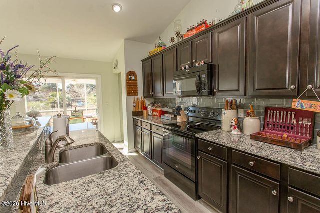 2086 Castlebridge Court NW, Calabash, NC 28467