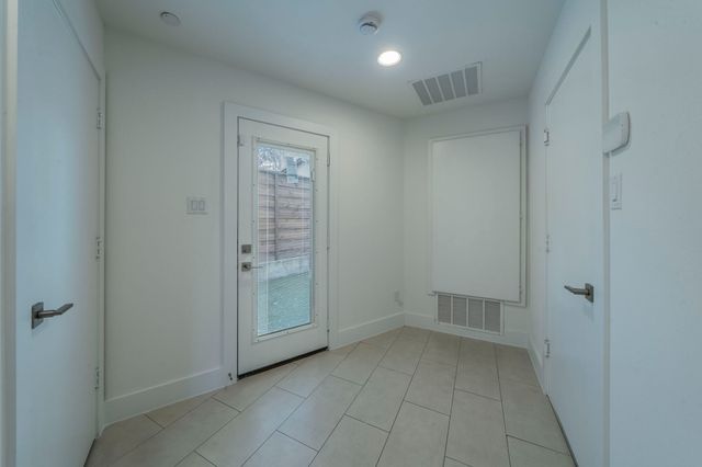 1022 ELDORADO Avenue 104, Dallas, TX 75208