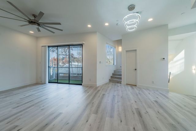 1022 ELDORADO Avenue 104, Dallas, TX 75208