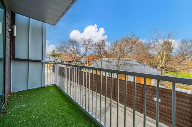 1022 ELDORADO Avenue 104, Dallas, TX 75208