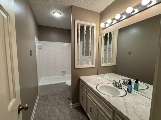 8007 STEVEN FRANKLIN DR, Bartlett, TN 38133