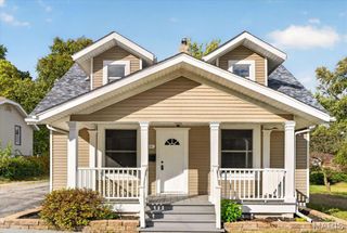8721 Crocus Lane, St Louis, MO 63114