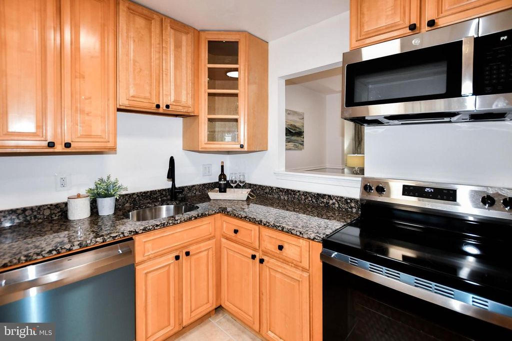 Image 10 of property listing at 1114 ADELINE WAY, Capitol Heights, MD 20743
