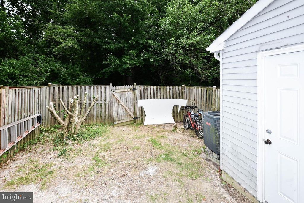 Image 21 of property listing at 1114 ADELINE WAY, Capitol Heights, MD 20743