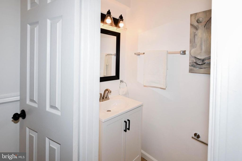 Image 4 of property listing at 1114 ADELINE WAY, Capitol Heights, MD 20743