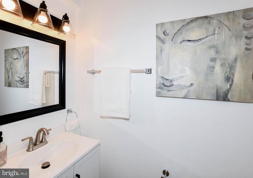 Image 5 of property listing at 1114 ADELINE WAY, Capitol Heights, MD 20743