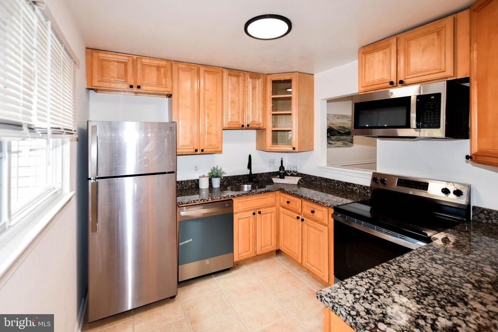 Image 7 of property listing at 1114 ADELINE WAY, Capitol Heights, MD 20743