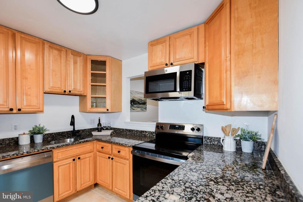 Image 8 of property listing at 1114 ADELINE WAY, Capitol Heights, MD 20743