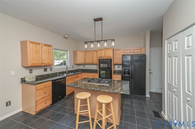 1926 Greenwood Glen Dr, Glen Allen, VA 23059