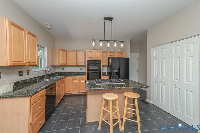 1926 Greenwood Glen Dr, Glen Allen, VA 23059